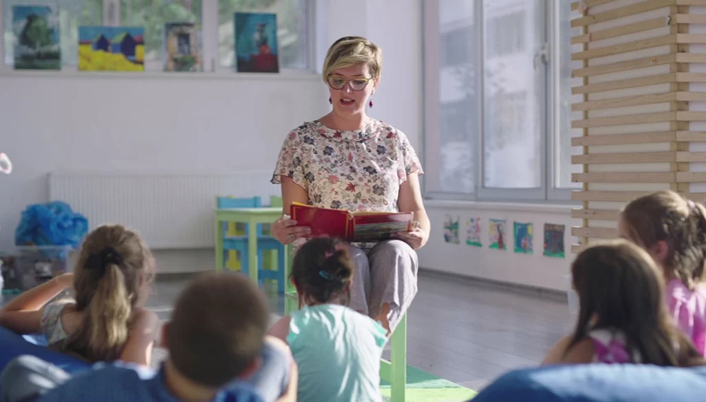 teacher reading to children 